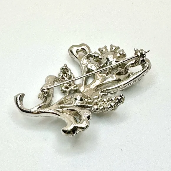 VINTAGE - Ornate Rhinestone Brooch with Intricate Floral Design - Picture 7 of 10
